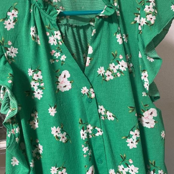 Super Cute Green Flowered Shirt - Picture 2 of 5